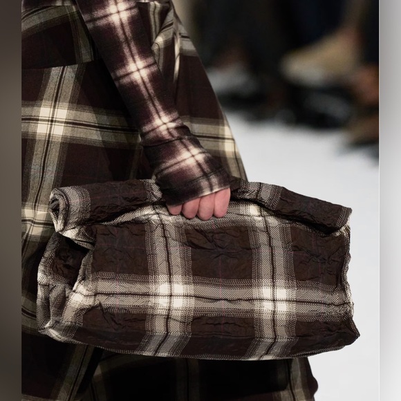 New COS Folded Oversized Crinkled Clutch Bag Burgundy Checked - Picture 2 of 9
